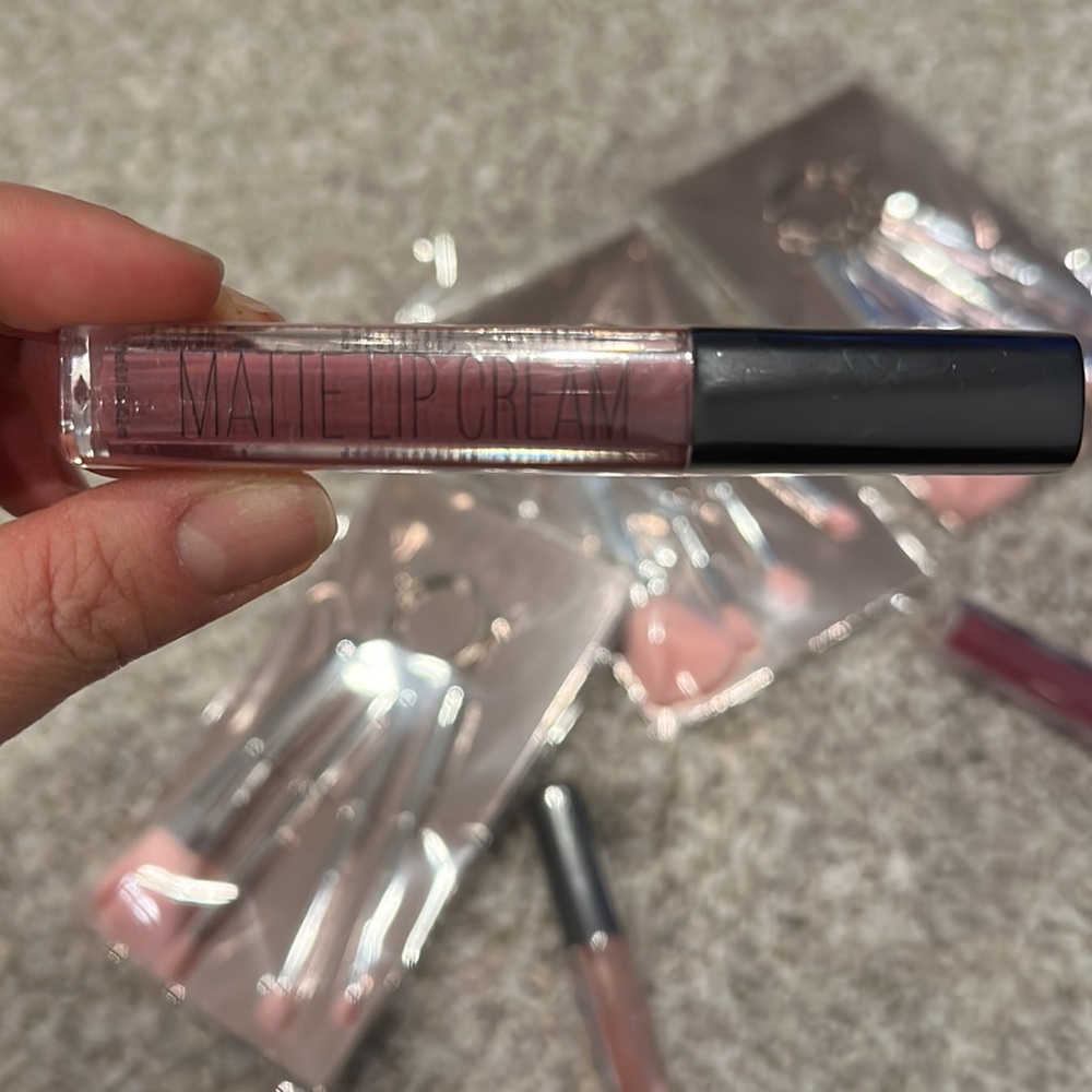 Makeup Bundle - Picture 7 of 10